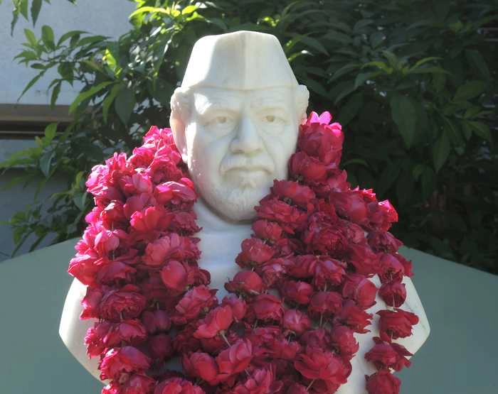 नईदुनिया के पितृपुरुष बाबू लाभचंद छजलानी का पुण्य स्मरण - Wreath laying on the death anniversary of Babu Labhchandji