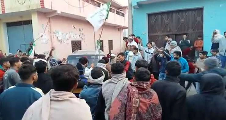 भाजपा प्रत्याशी मनिंदर पाल के काफिले पर रालोद समर्थकों ने किया हमला - BJP candidate Maninder Pal's convoy attacked