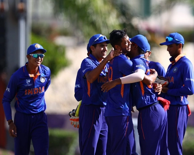 तेज गेंदबाज रवि की घातक गेंदबाजी, टीम इंडिया अंडर-19 विश्व कप के सेमीफाइनल में