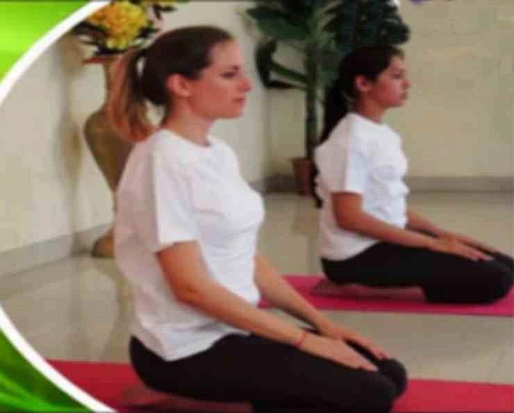 योग आसन : वज्रासन में बैठने के 5 लाभ | Vajrasana