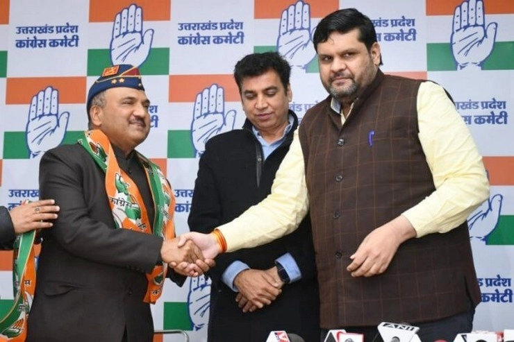 उत्तराखंड में AAP को लगा झटका, 2 नेताओं ने छोड़ी पार्टी, एक ने कांग्रेस, दूसरे ने ज्‍वाइन की भाजपा - 2 leaders of Aam Aadmi Party left the party in Uttarakhand