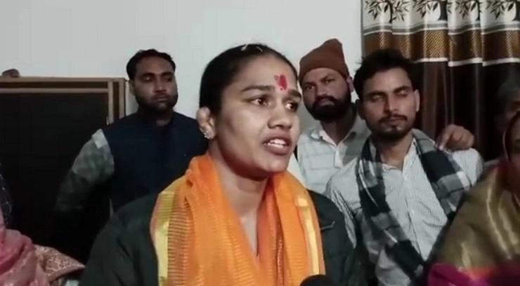 मेरठ में BJP की स्टार प्रचारक बबीता फोगाट के काफिले पर हमला, बाल-बाल बचीं