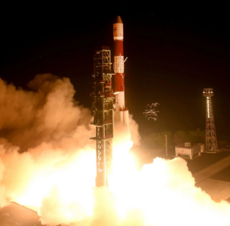 ISRO का PSLV-C52 सफलतापूर्वक लॉन्च, 2 छोटे उपग्रह भी लेकर गया साथ, जानिए क्या काम करेगा यह उपग्रह - isro successfully launches earth observation satellite 2 other co passengers on pslv