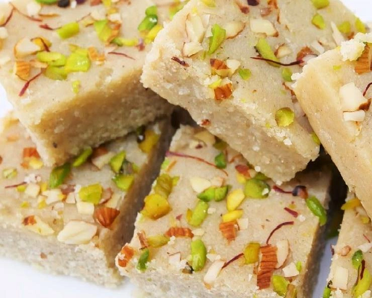 SINGHARE KI BARFI: नवरात्री में घर पर बनाएं स्वाद और सेहत से भरपूर सिंघाड़े की फलाहारी बर्फी, पहले दिन बनाएं 9 दिनों तक खाएं