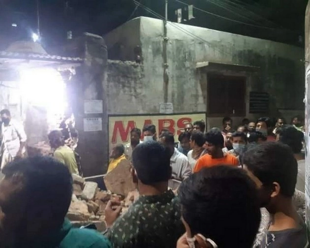 बांग्‍लादेश में इस्‍कॉन मंदिर पर हमला, कई लोग हुए घायल, कट्टरपंथियों ने मचाई लूटपाट - SKCON temple attacked in Bangladesh