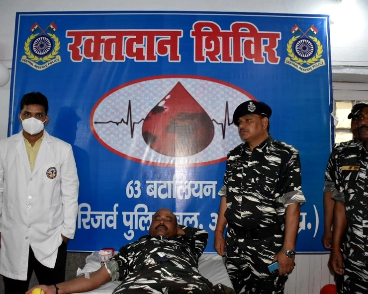 शहीद दिवस पर CRPF जवानों ने अयोध्या में किया रक्तदान - CRPF jawans donated blood in Ayodhya on Martyrs' Day