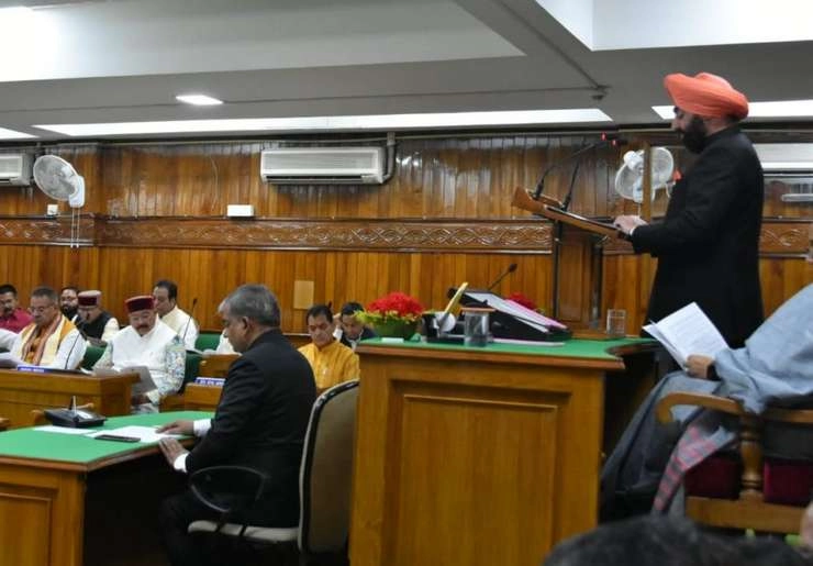 Uttarakhand: राज्यपाल के अभिभाषण के जरिए पिछले कार्यकाल में मुख्यमंत्री की घोषणाओं को दोहरा दिया सरकार ने
