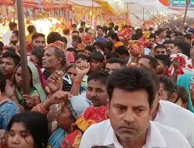 उत्तरप्रदेश के प्रसिद्ध शक्तिपीठों में भक्तों की जयकारों की गूंज से गूंज उठे शक्तिपीठ... - Crowd of devotees in famous Shaktipeeths of Uttar Pradesh