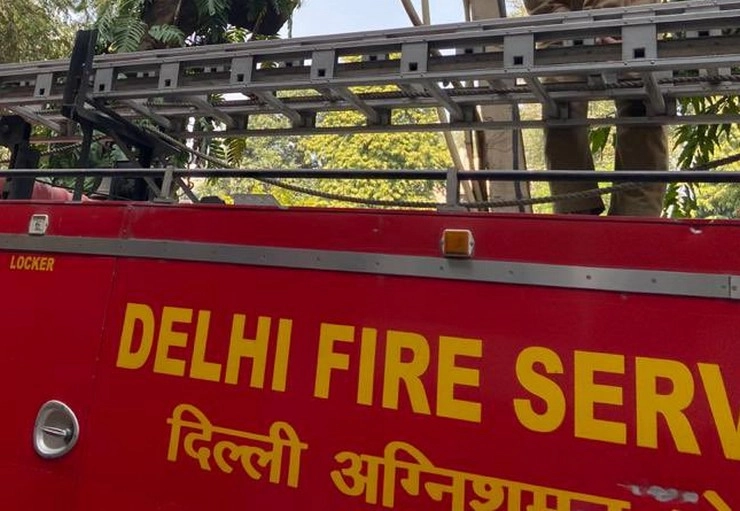 दिल्ली के फिनिक्स अस्पताल में लगी आग