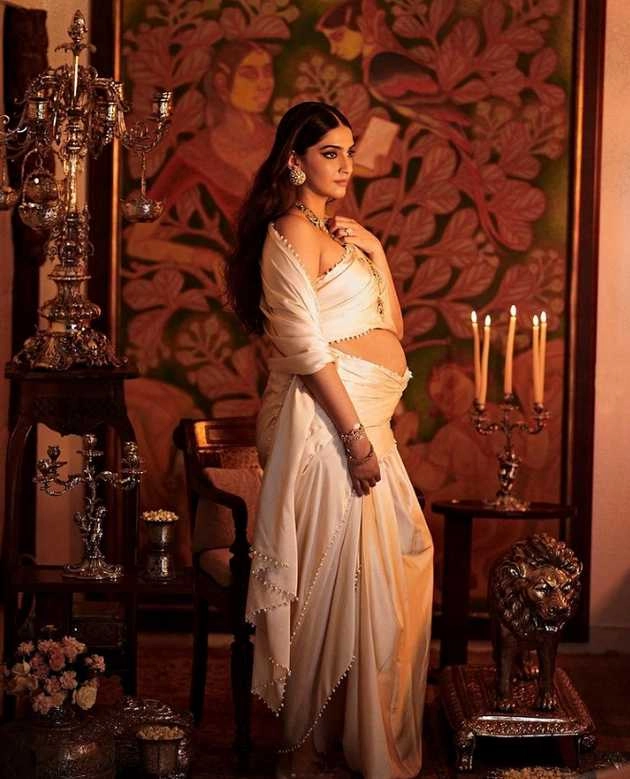 बेबी बंप फ्लॉन्ट करते हुए सोनम कपूर ने शेयर की खूबसूरत तस्वीरें, चेहरे पर दिखी मां बनने की खुशी | sonam kapoor flaunts her baby bump in latest photoshoot