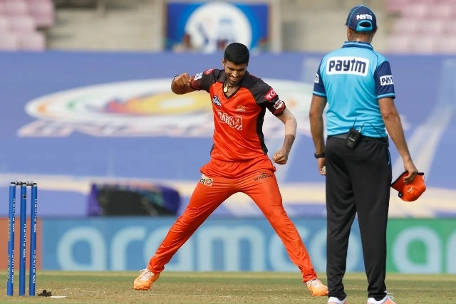 हैदराबाद की 'सुंदर' गेंदबाजी और अभिषेक की आक्रामक बल्लेबाजी से मिली आईपीएल 2022 की पहली जीत - Abhishek Sharma and Washington Sundar shines in Hyderabads opening victory