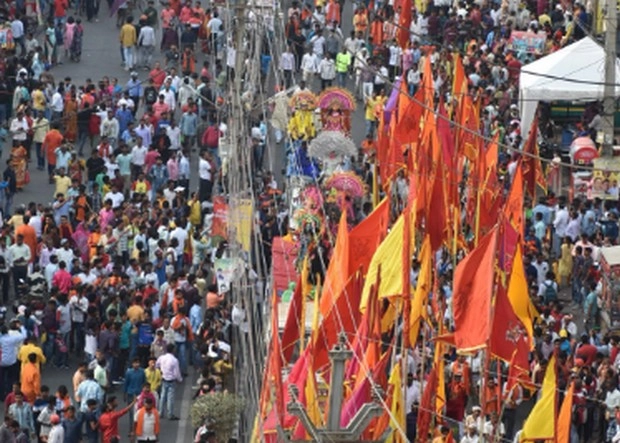 गुजरात में रामनवमी शोभायात्रा के दौरान जमकर हुआ बवाल, कई जगह पथराव और आगजनी - tension due to  stone pelting on ramnavami procession in himmatnagar in gujarat
