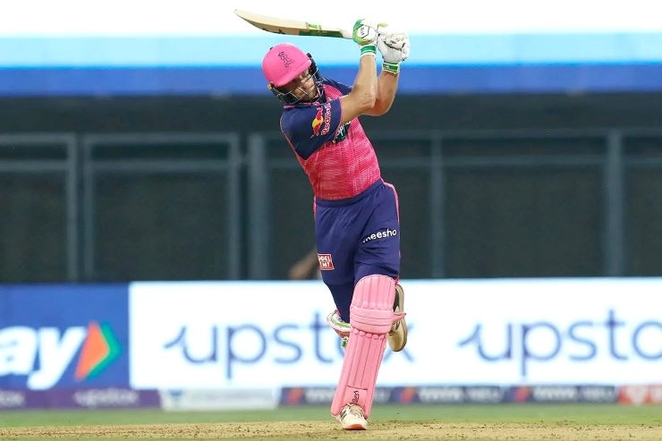 3 ओवरों में 40 रन बनाने वाले जॉस द बॉस को राजस्थान ने ठोका सलाम (Video) - Jos Butler recieves a resounding recenption from Rajasthan Royals dugout