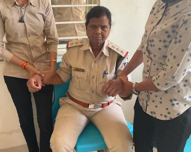 महिला TI को महंगी पड़ी रिश्वत, रिटायरमेंट से 1 माह पहले गिरफ्तार - woman TI arrested in Agar Malwa before retirement