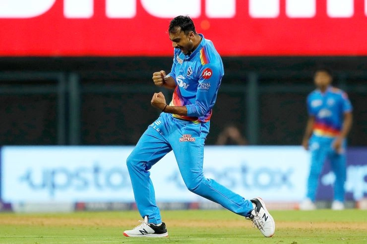 फिनिशर बने अक्षर, 35 गेंदो में 64 रन बनाकर इंडीज पर ढाया कहर (Video) - Axar Patel filled the void created by Ravindra Jadeja