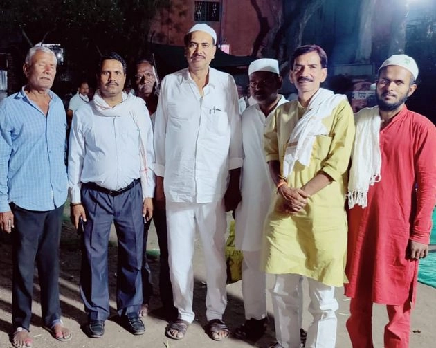 छतरपुर के नौगांव में हिन्दू भाइयों ने मिलकर कराया हजारों रोजदारों को अफ्तार - Nogaon roja iftar hindu muslim
