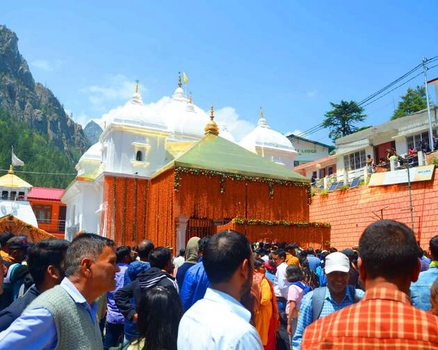चार धाम यात्रा : गंगोत्री और यमुनोत्री में खुले मंदिर के कपाट, बद्रीनाथ और केदारनाथ के खुलेंगे इस दिन