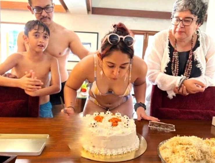 आमिर खान की बेटी आयरा खान की बर्थडे पार्टी के फोटो वायरल, बिकिनी पहन काटा केक तो हुईं ट्रोल - Aamir Khan daughter Ira Khan birthday celebration photos