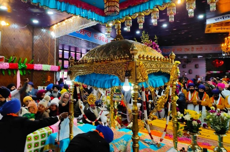 हेमकुंड साहिब के कपाट श्रद्धालुओं के लिए खुले - Hemkund Sahib's doors open for devotees