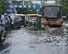 Weather Updates: दिल्ली-NCR में तेज हवाओं व आंधी के साथ बारिश, उड़ानों पर भी पड़ा असर