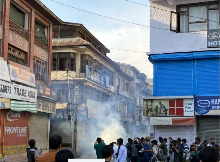 यासीन मलिक की सजा के खिलाफ कश्मीर में बवाल, हिंसक प्रदर्शन, पत्थरबाजी के बाद इंटरनेट बंद