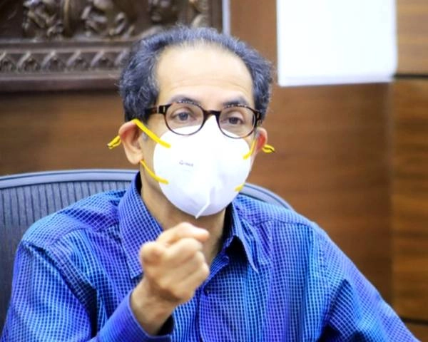 उद्धव ठाकरे ने कहा- खत्म नहीं हुआ कोरोना, मास्क लगाइए - Uddhav Thackeray said - Corona is not over, put on mask