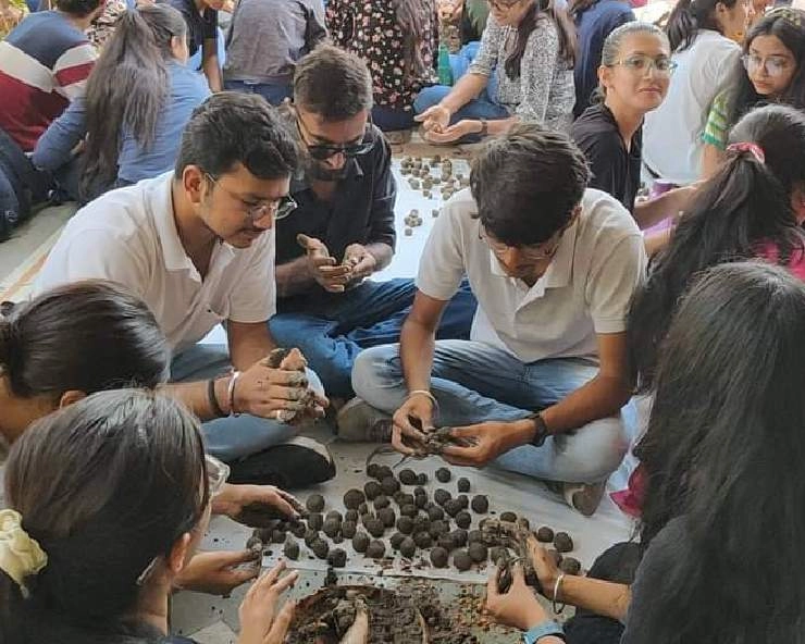 युवा विद्यार्थियों में दिखा प्रकृति प्रेम का जूनून, 1 लाख सीड बॉल्स से होगा पर्यावरण संरक्षण - journalism student made one lakh seed balls