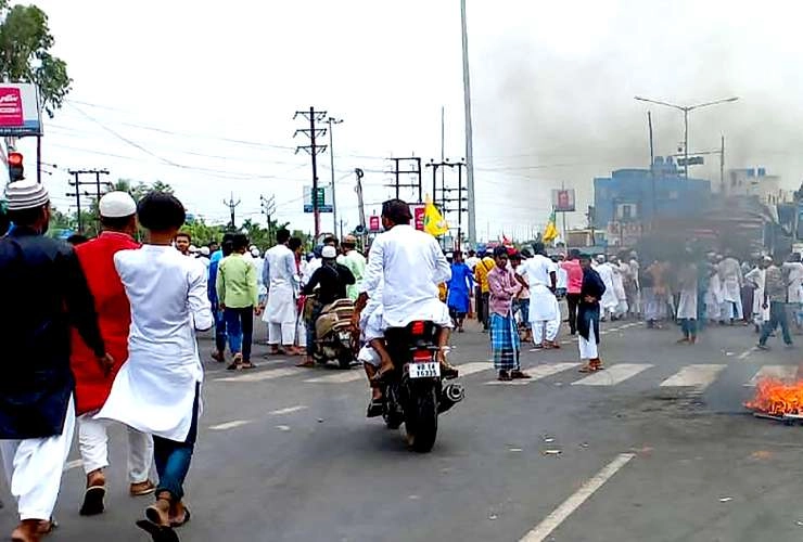 Prophet Controversy : पश्चिम बंगाल में छिटपुट प्रदर्शनों के बीच स्थिति सामान्य, भारी पुलिसबल तैनात