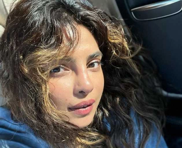 प्रियंका चोपड़ा ने पूरी की 'सिटाडेल' की शूटिंग, सेट पर कस्टमाइज्ड कार में घूमती आईं नजर | priyanka chopra hollywood debut series citadel wrap up