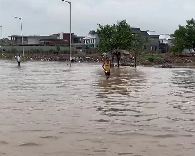 weather update : महाराष्ट्र में मराठवाड़ा 2 दिनों से भारी बारिश, 13 इलाके जलमग्न