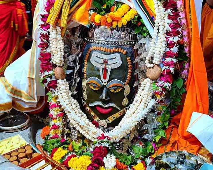 महाकाल मंदिर में प्रसाद पैकेट को लेकर विवाद, मामला पहुंचा इंदौर कोर्ट - Baba mahakal temple Prasad controversy