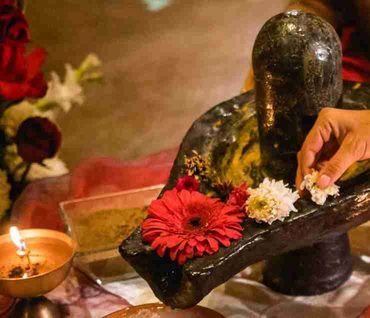 महाशिवरात्रि के दिन क्यों करना चाहिए रुद्राभिषेक, जानें 18 फायदे और महत्व - Maha Shivaratri Pujan