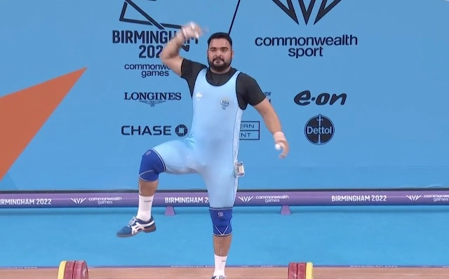 भारोत्तोलन में एक और पदक, लवप्रीत ने राष्ट्रीय रिकॉर्ड के साथ जीता कांस्य (Video) - Lovepreet Singh betters his national record to brace the bronze