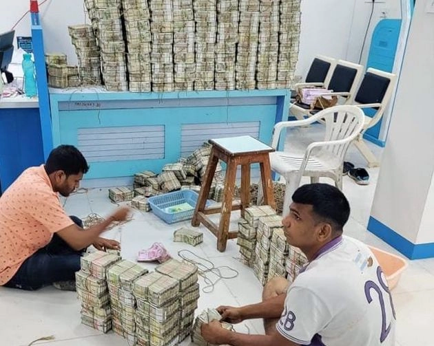 जालना में रेड के दौरान IT को मिला खजाना, 58 करोड़ नकद और 32 किलो सोना जब्त - IT raid in Jalna maharashtra, 58 crore cash found