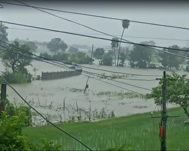 बाढ़ प्रभावित विदिशा में वायुसेना के हेलीकॉप्टर तैनात, भोपाल में बिजली बहाली पर काम जारी - madhya pradesh rain