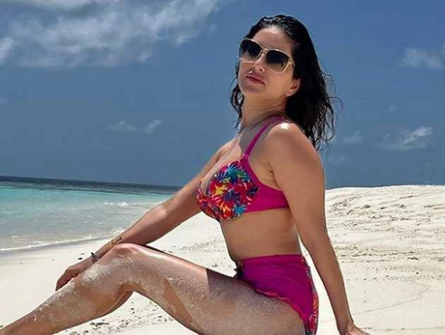 मालदीव में वेकेशन एंजॉय कर रहीं सनी लियोनी, शेयर की हॉट बिकिनी तस्वीरें | sunny leone shares her hot bikini photos from maldives
