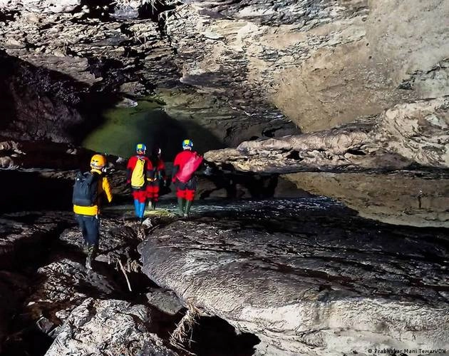 क्या मेघालय की इस गुफा से खुलेगा हजार साल के मौसम का इतिहास?