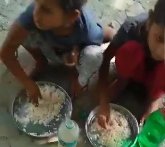 अयोध्या में 'मिड डे मील' में परोसा नमक-चावल, DM ने प्रिंसीपल को किया निलंबित - Salt and rice served in mid day meal in primary school in Ayodhya