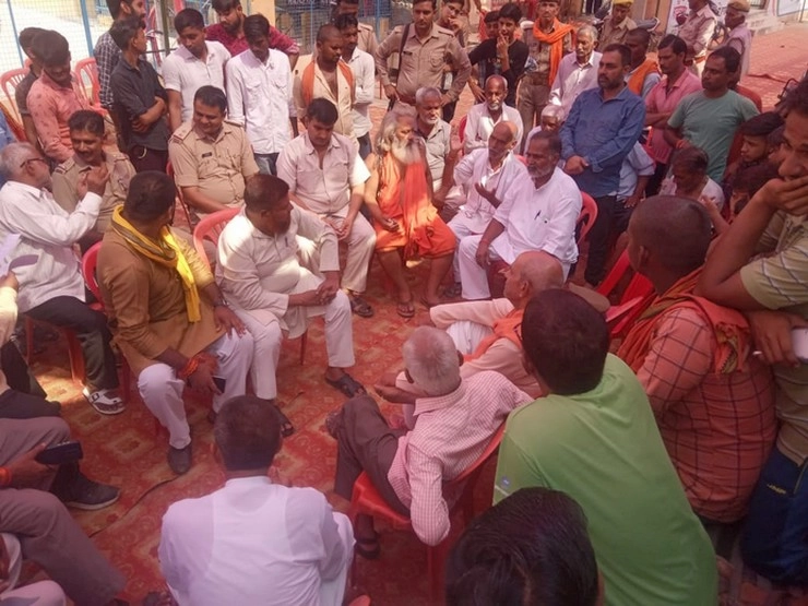 210 साल पुरानी रामलीला को कराया बंद, नाराज महंत ने त्यागा अन्न-जल, SDM पर कार्रवाई की मांग - Outrage among people due to closure of 210 year old Ram Leela in Kanpur countryside
