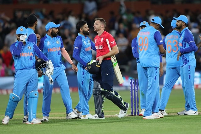 शर्मनाक हार! टीम इंडिया के आत्मसमर्पण पर फैंस ने कहा 'इन्हें बाहर करो' - Team India fans fumes after an abject surrender against English side at Adelaide