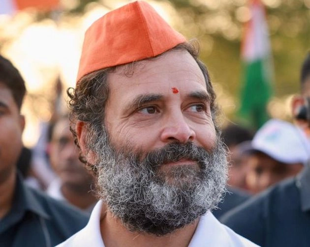 गुजरात चुनाव से पहले भगवा रंग में राहुल गांधी