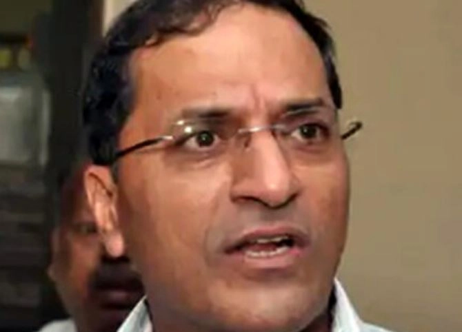 अरुण गोयल ने चुनाव आयुक्त का संभाला पदभार
