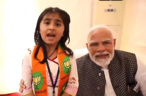 Gujarat : प्रचार के लिए बच्चे का इस्तेमाल कर रहे पीएम मोदी, कांग्रेस ने पूछा- ECI और NCPCR कहां हैं? - congress accuses pm modi of using a little girl for campaigning in gujarat know what is the matter