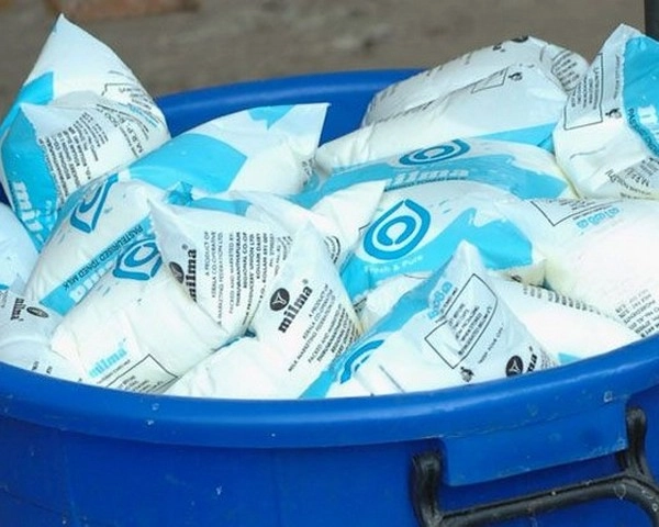 दूध पर महंगाई की मार, जानिए कहां बढ़ गए 6 रुपए लीटर दाम - milk rates increased by 6 rs per litter