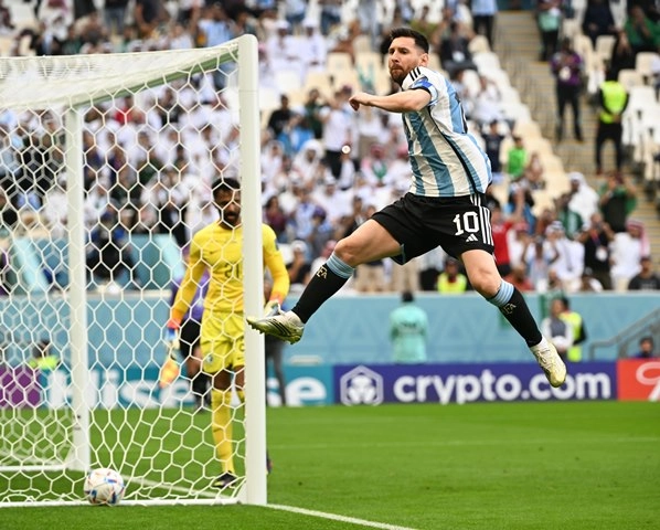 लियोनेल मेस्सी पर टिकी अर्जेंटीना की निगाहें, पोलैंड से जीत, हार, ड्रॉ पर यह रहेंगें समीकरण - Argentina's hope lies on Lionel Messi for the pre quarter spot of FIFA World Cup
