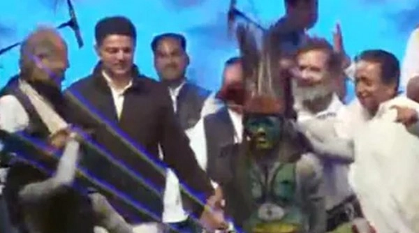 Rajasthan : कांग्रेस शासित प्रदेश में भारत जोड़ो यात्रा, गहलोत-पायलट हाथ पकड़कर नाचे - ashok gehlot sachin pilot rahul gandhi hand in hand dance bharat jodo yatra