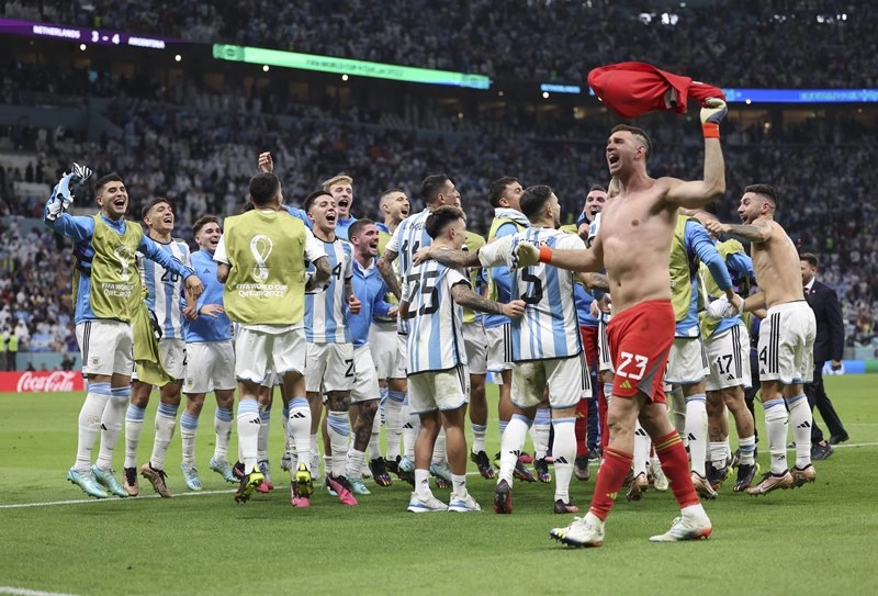 FIFA World Cup : अर्जेंटीना की जीत पर भड़के फ्रांस के प्रशंसक, पेरिस में दंगा, कई शहरों में उत्पात - FIFA World Cup, France fans furious over Argentina victory