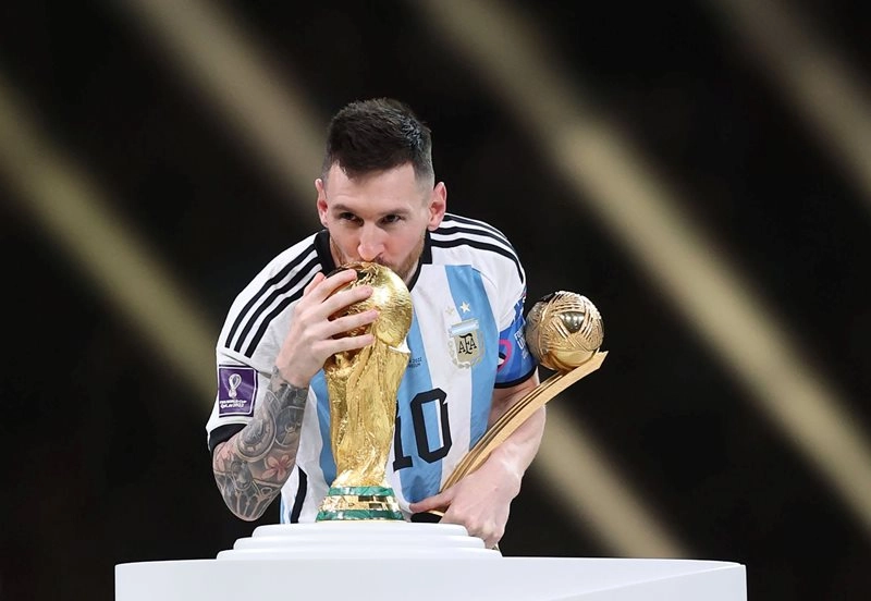 शेख मेस्सी के हाथ पर भाजपा का चुनाव चिन्ह, खेलते रहेंगे अर्जेंटीना के लिए - Shiekh Messi and Lotus trends on twitter after Argentina lifts the World Cup