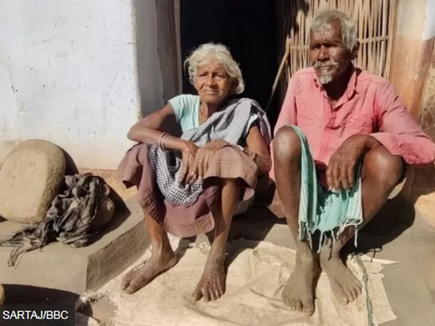 झारखंड के कई गाँवों में पेंशन का 'आधार' हुआ गड़बड़, पाई-पाई को तरसते बुज़ुर्ग