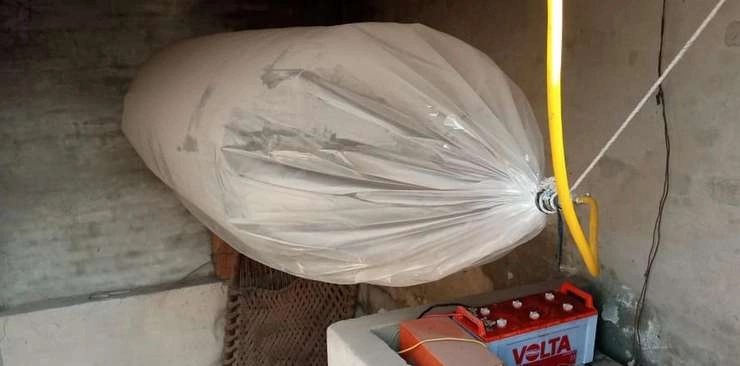 लापरवाही का पाकिस्तान : प्लास्टिक की थैलियों में बिक रही है कुकिंग गैस, जानमाल का खतरा - Gas is being sold in plastic bags in Pakistan